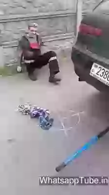 Dekho Apna Much Kala Kaise Kare