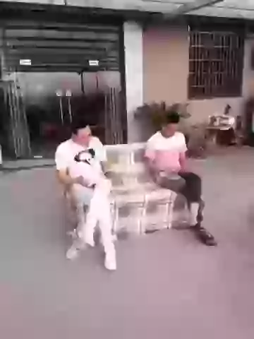 Dont Trust There Is Seat