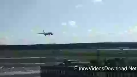Funny Plane Landing Ever You Seen