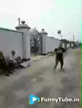 Har Ek Friend Kamina Hota Hai Funny GIF