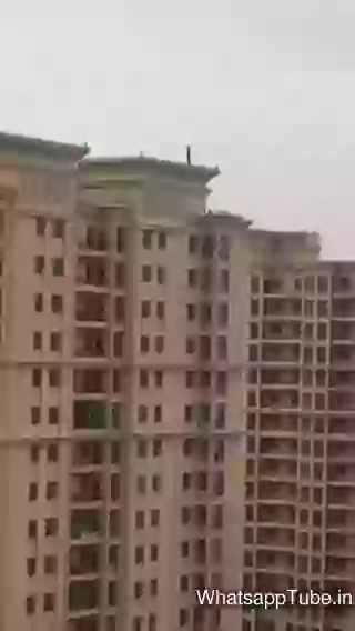 Hilarious Guy On The Skyper Roof