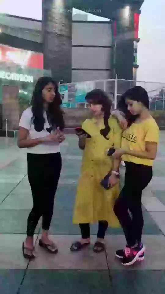 Jab Koi Friend Udhar Leke Bhag Jaye Funny Song Reaction