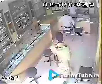 Jewellery Theft captured in cam in india 2017