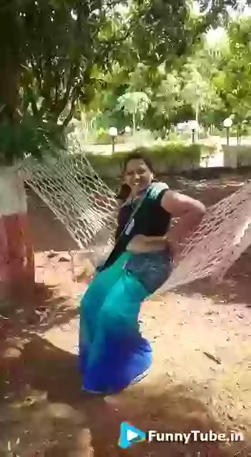 Jhula In Saree Funny Fail GIF