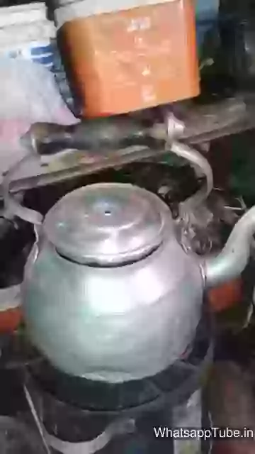 Kabhi Ungli Tedhi Karni Padti Hai