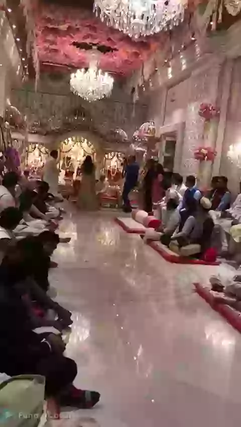 Mukesh Ambani With Daughter Inlaw At Wedding Amazing Video