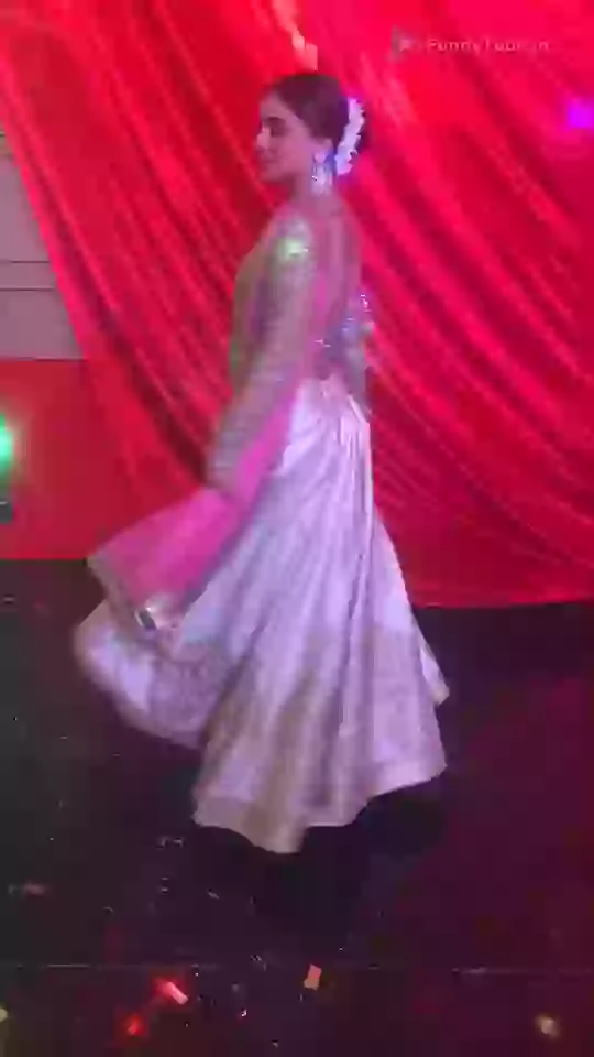 Pallo Latake Re Maro Beautiful Girl Selfie Video