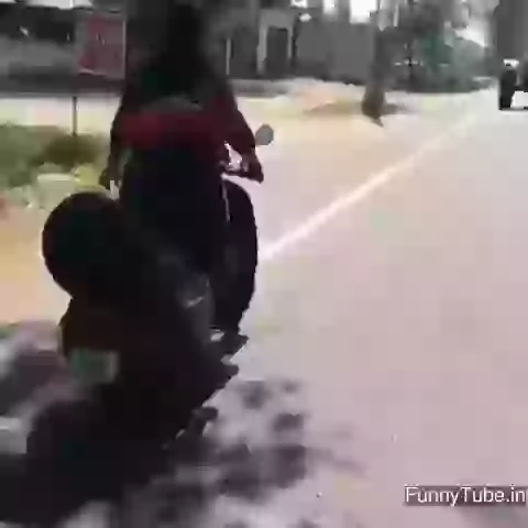 Punjabi mom ka bajaj pe stunt