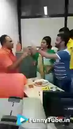 Rishwatkhor ko khilaye mirch wale paise