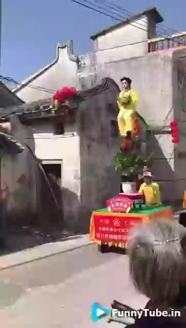 This amazing cart carnival