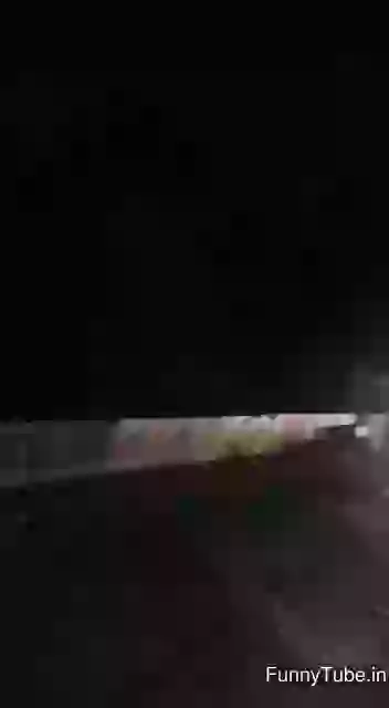 Bhai Left Side Me Dekho