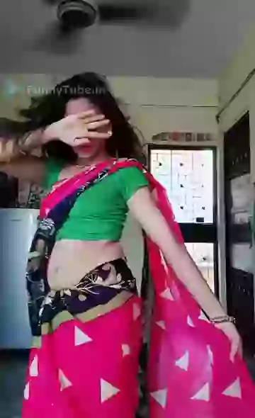 Desi Girl In Saree Dancing Selfie Girl Status