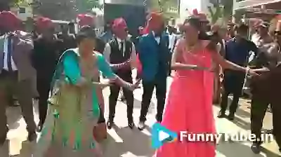 Funny Gujrati Barati Dance on Char Char Bangadi