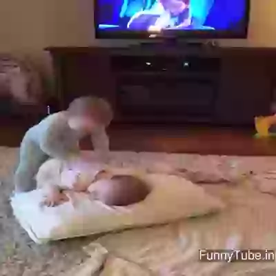 Funny tiny siblings lol