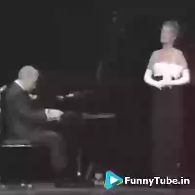 Gaa Rahi Hai Yaa Dara Rahi Hai Funny