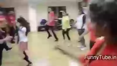 Nice group dance on lavni